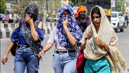 দিল্লিতে হঠাৎ রেড অ্যালার্ট জারি রেড অ্যালার্ট জারি