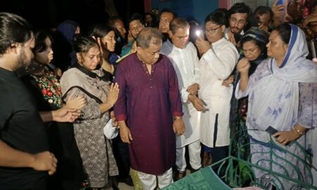 প্যারোলে মুক্তি পেয়ে মাকে শেষ বিদায় দিলেন সাংবাদিক ফারজানা রুপা-শাকিল সাংবাদিক ফারজানা রুপা