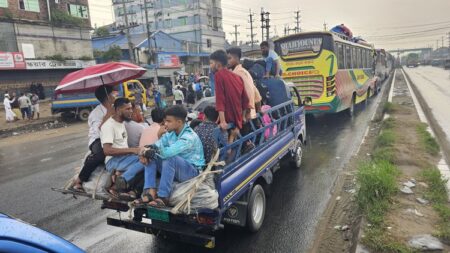 গাজীপুরে ঢাকা-ময়মনসিংহ মহাসড়কে যানবাহনের ধীর গতি srpr
