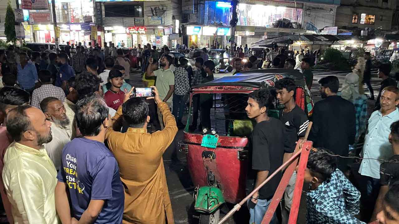 ফেনীতে ট্রেনের ধাক্কায় মা-ছেলে নিহত