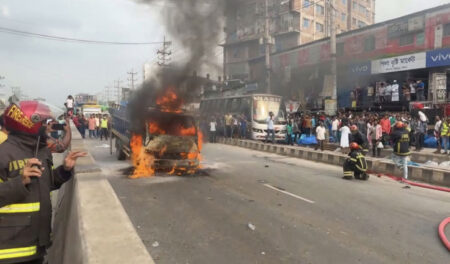 গাজীপুরের মহাসড়কে চলন্ত ট্রাকে আগুন truck