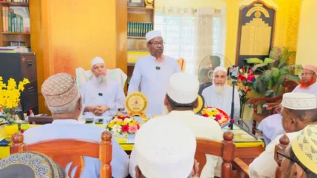 সম্পদ লুটকারীরা