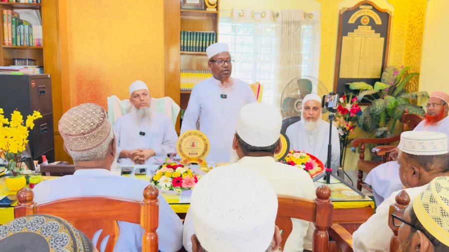 সম্পদ লুটকারীরা