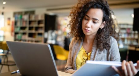 অনলাইনে বই পড়ার উপকারীতা