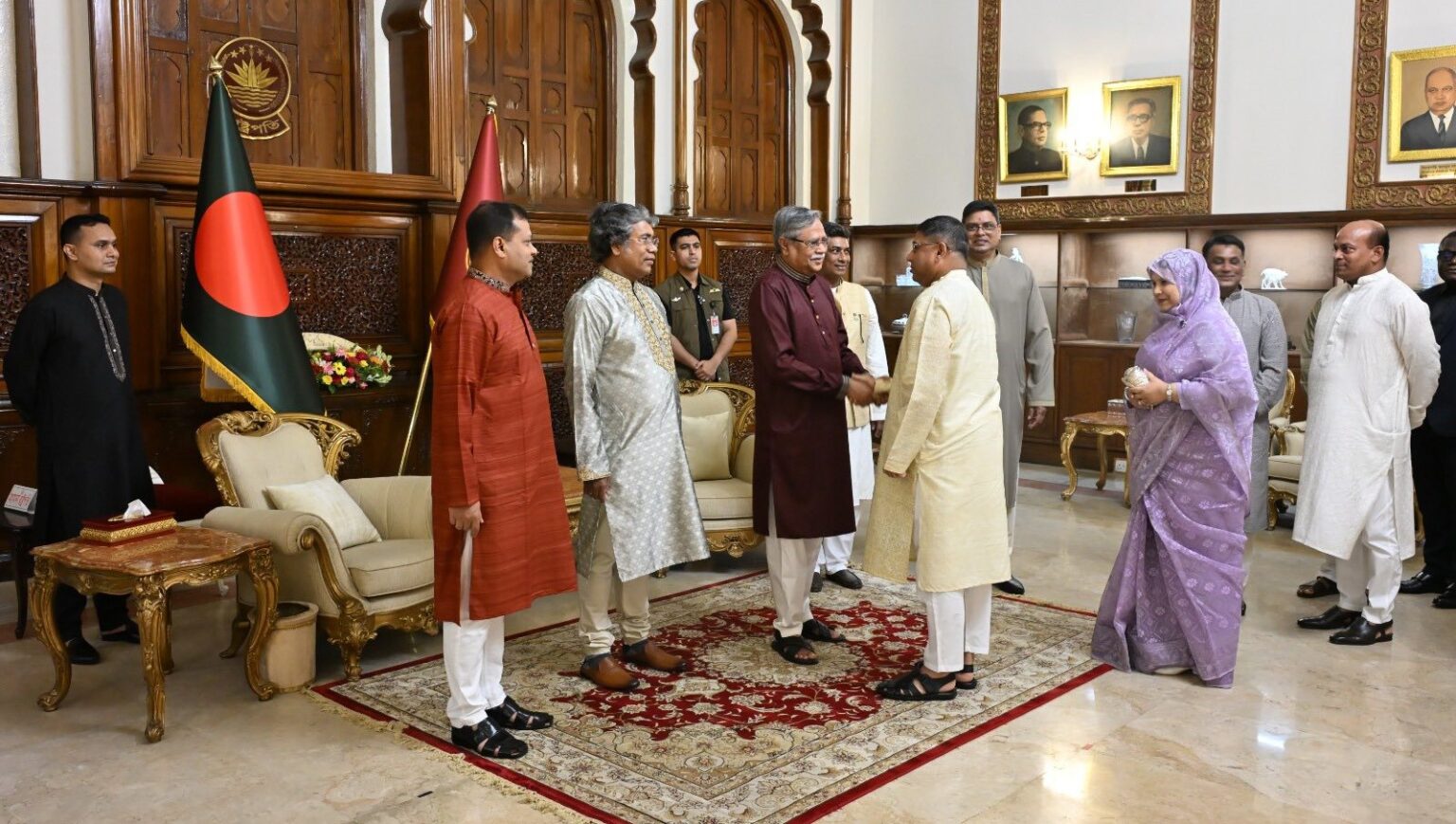 বঙ্গভবনে রাষ্ট্রপতির সঙ্গে সেনাপ্রধানের সস্ত্রীক ঈদ শুভেচ্ছা বিনিময়