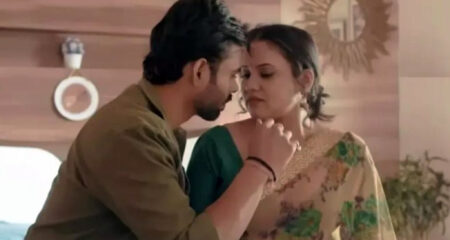 প্রতি মুহূর্তে ঘনিষ্ঠ দৃশ্য, ভুলেও কারও সামনে দেখবেন না এই ওয়েব সিরিজ ওয়েব সিরিজ