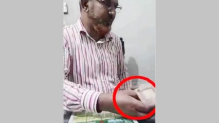 ঘুষের টাকা