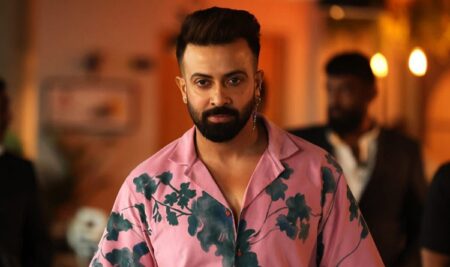 চাপের মুখে টাকা ফেরত দিলেন শাকিব খান টাকা ফেরত দিলেন শাকিব খান