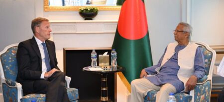 ড. ইউনূসের সঙ্গে ফরাসি এয়ারবাসের এক্সিকিউটিভ ভাইস প্রেসিডেন্টের সাক্ষাৎ ড. ইউনূস