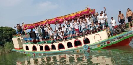 পর্যটকবাহী নৌকাকে জরিমানা