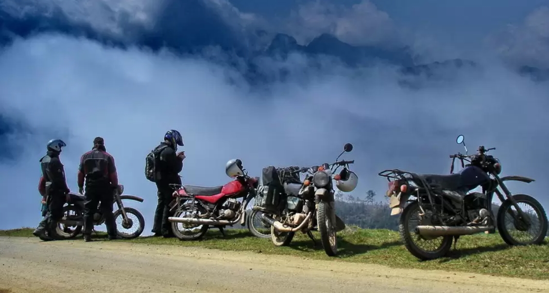 মোটরসাইকেল লং ট্যুর