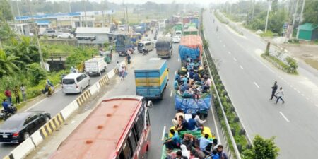 অতিরিক্ত গাড়ির চাপে ঢাকা-টাঙ্গাইল-যমুনা সেতু মহাসড়কে ২২ কিমি যানজট ২২ কিলোমিটার যানজট