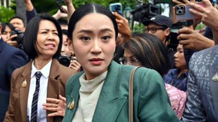 থাই প্রধানমন্ত্রী বরখাস্ত