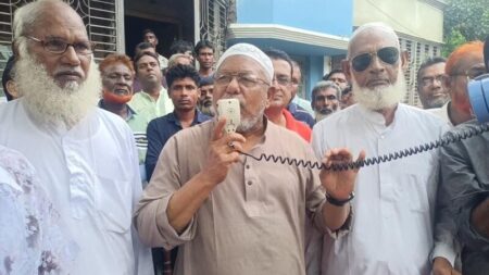 খালেদা জিয়া দেশ ছেড়ে পালাননি, জেল খেটেছেন: আমজাদ হোসেন