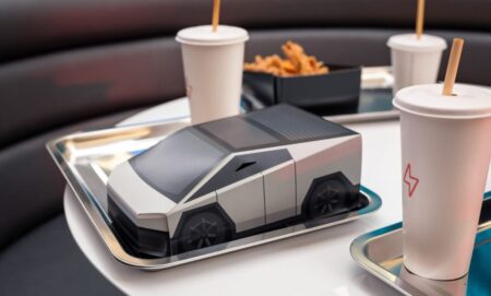 Tesla Diner Frenzy: 5-Hour Waits for Robot-Served Popcorn & Mixed Food Reviews Tesla Diner