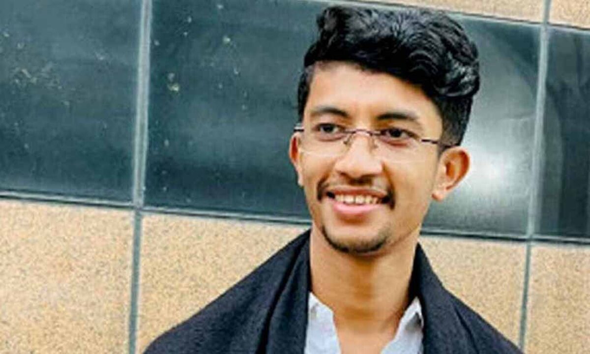 রিয়াদের বাসা থেকে আড়াই