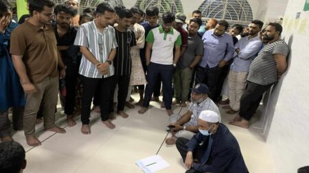 মসজিদে ৫ ঘণ্টা অবরুদ্ধ কলেজের অধ্যক্ষ মসজিদে ৫ ঘণ্টা অবরুদ্ধ