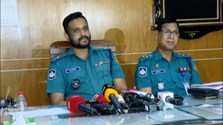 রাজধানীতে বাসায় ঢুকে