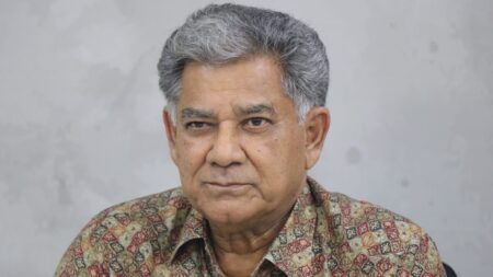 চিকিৎসকের পরামর্শে আহত