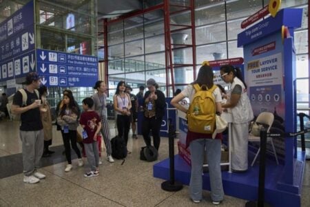 পর্যটক টানতে ভিসা নীতি