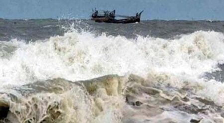 বঙ্গোপসাগর উত্তাল