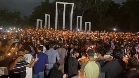 জুলাই স্মরণে শহীদ মিনারে