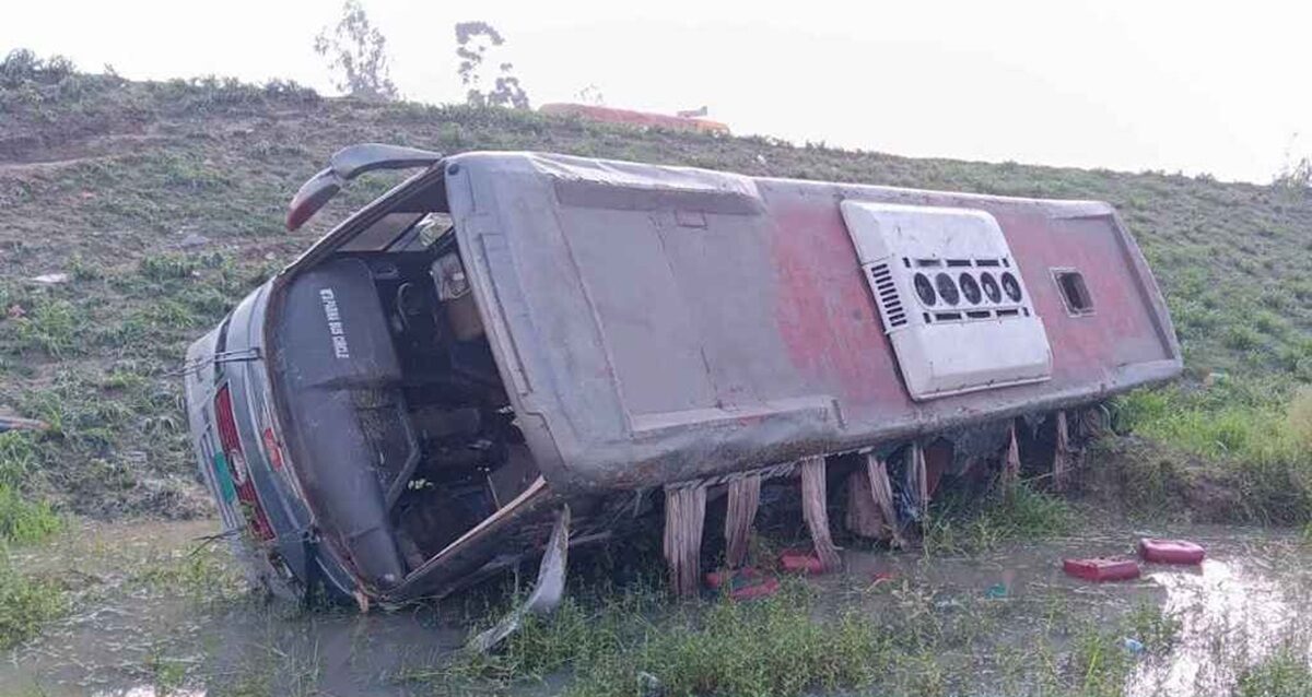 টাঙ্গাইলে নিয়ন্ত্রণ হারিয়ে