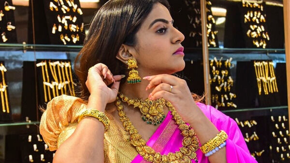 আজ থেকে নতুন দামে বিক্রি হচ্ছে সোনা আজ থেকে নতুন দামে বিক্রি হচ্ছে সোনা