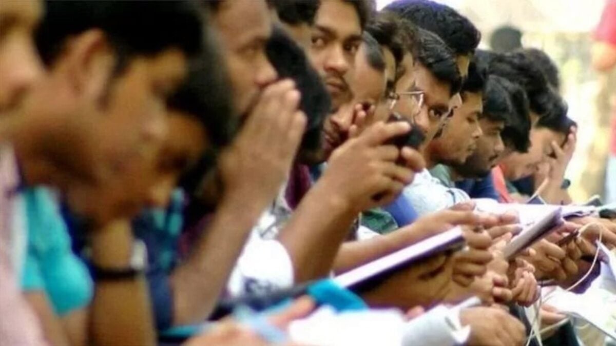 সমাজ, সংস্কার ও পারিবারিক চাপে গড়ে ওঠছে সিদ্ধান্তহীন এক প্রজন্ম সমাজ, সংস্কার ও পারিবারিক চাপে গড়ে ওঠছে সিদ্ধান্তহীন এক প্রজন্ম