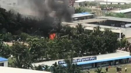 বিধ্বস্ত ভবনটিতে ছিল ১০০-১৫০ শিক্ষার্থী Biman Dhonso