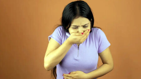 বারবার বমি হচ্ছে? জেনে নিন যে কঠিন রোগের লক্ষণ এটি Bomi