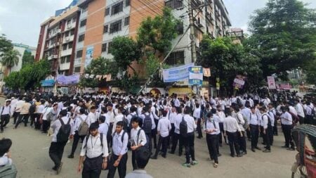 অধ্যক্ষের পদত্যাগ দাবিতে ফের উত্তাল ঢাকা সিটি কলেজ