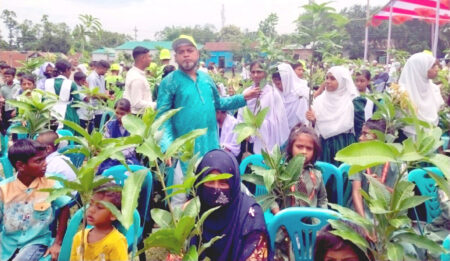 চার হাজার গাছের চারা পেল শিক্ষার্থীরা Gagipur-(Srupur)