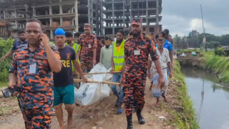 ম্যানহোলে পড়ে নিখোঁজ