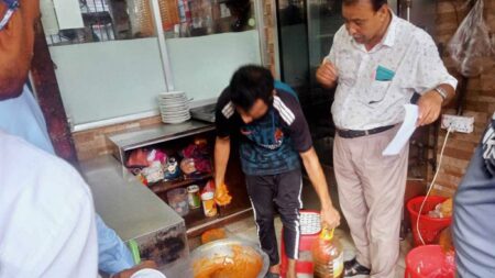 গাজীপুরে দুই হাসপাতাল ও রেস্টুরেন্টে ভ্রাম্যমাণ আদালতের অভিযান Gazipur (Sripur)