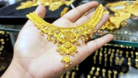 দেশে স্বর্ণের দামে পতন, ভরি কত টাকা? Gold