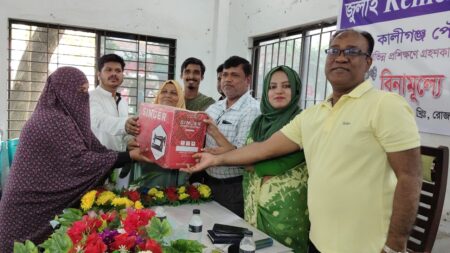 Kaligonj-Gazipur-Educational institutions received saplings, women received-4