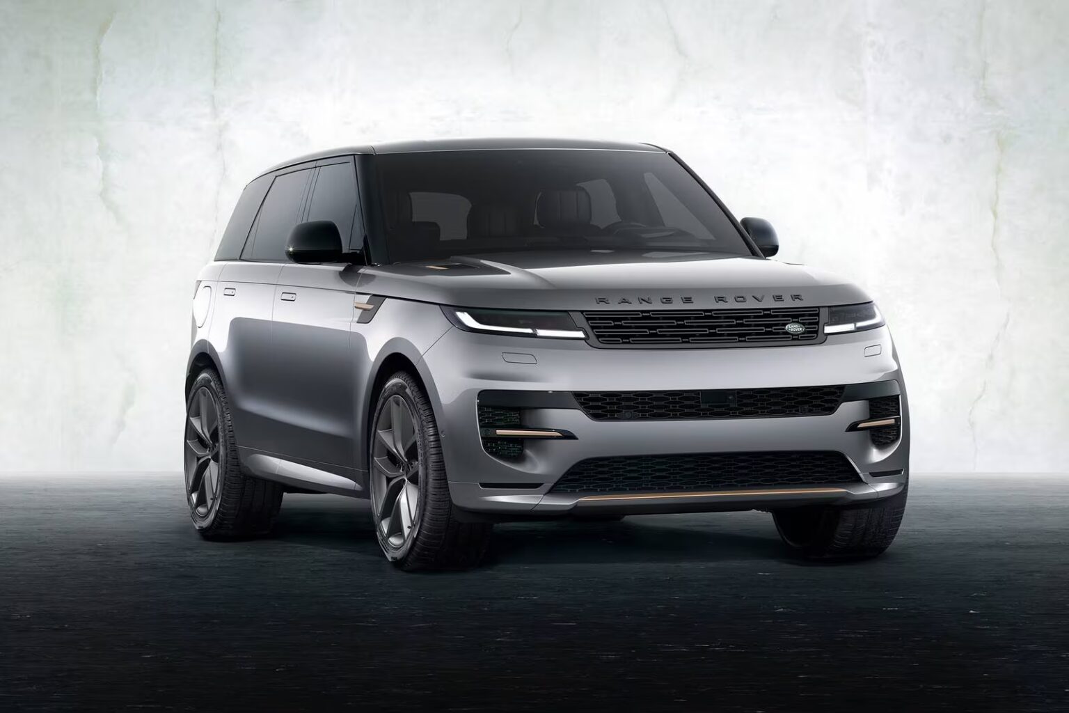 Range Rover Sport Priced at ₹1.64 Crore: 346bhp, 13.1-Inch Screen