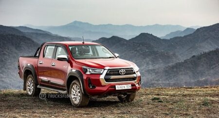 Toyota Hilux 2.8L Engine, 4x4 Off-Road Starts at ₹30.40 Lakh