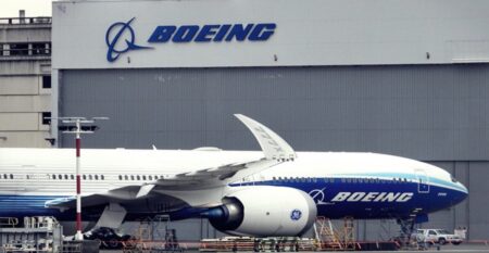 বোয়িং থেকে ২৫ উড়োজাহাজ কিনবে সরকার বোয়িং থেকে ২৫ উড়োজাহাজ