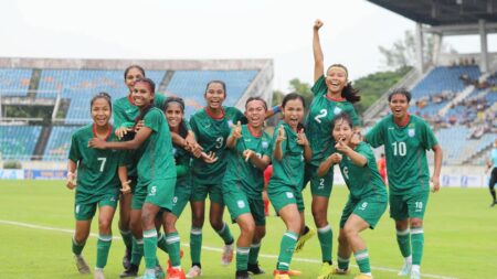 ঋতুপর্ণার জোড়া গোলে এশিয়ান কাপে এক পা বাংলাদেশের ঋতুপর্ণার জোড়া গোলে