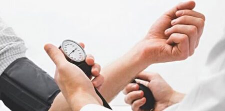 জরুরি উচ্চ রক্তচাপ নিয়ন্ত্রণের ঘরোয়া উপায়
