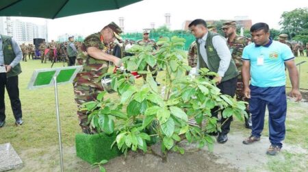 সেনাবাহিনীর বৃক্ষরোপণ অভিযান উদ্বোধন করলেন সেনাপ্রধান