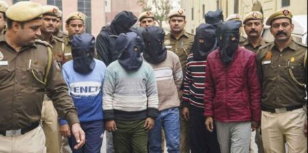 বাংলায় কথা বললেই ‘বাংলাদেশি