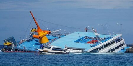 ইন্দোনেশিয়ার বালিতে ফেরিডুবি