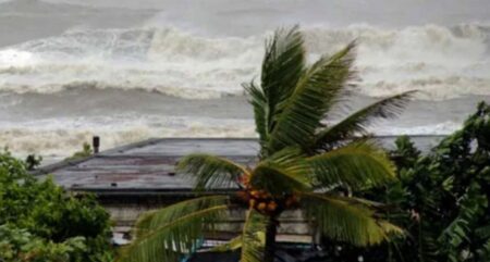 ঝড়ের আভাস