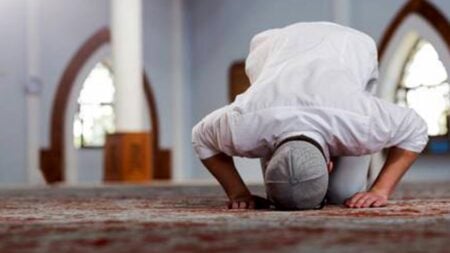 নামাজে মনোযোগ ধরে রাখার উপায়: শান্তি পেতে যা করবেন নামাজে মনোযোগ ধরে রাখার উপায়