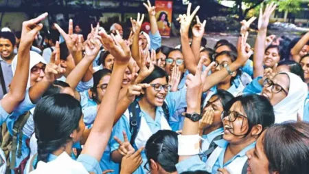 এসএসসির ফল ২০২৫: এবারও পাসের হারে এগিয়ে ছাত্রীরা পাসের হারে এগিয়ে ছাত্রীরা