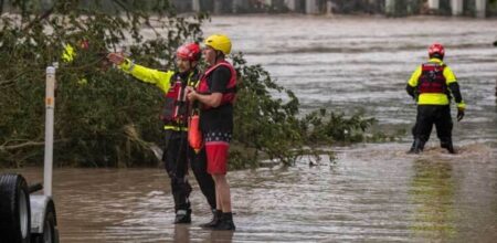 বন্যায় বিপর্যস্ত টেক্সাসে