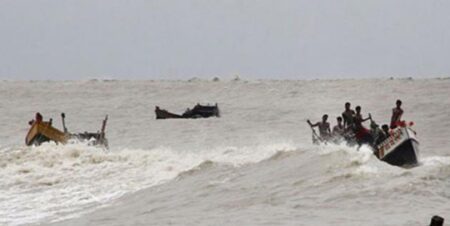 ট্রলার ডুবি